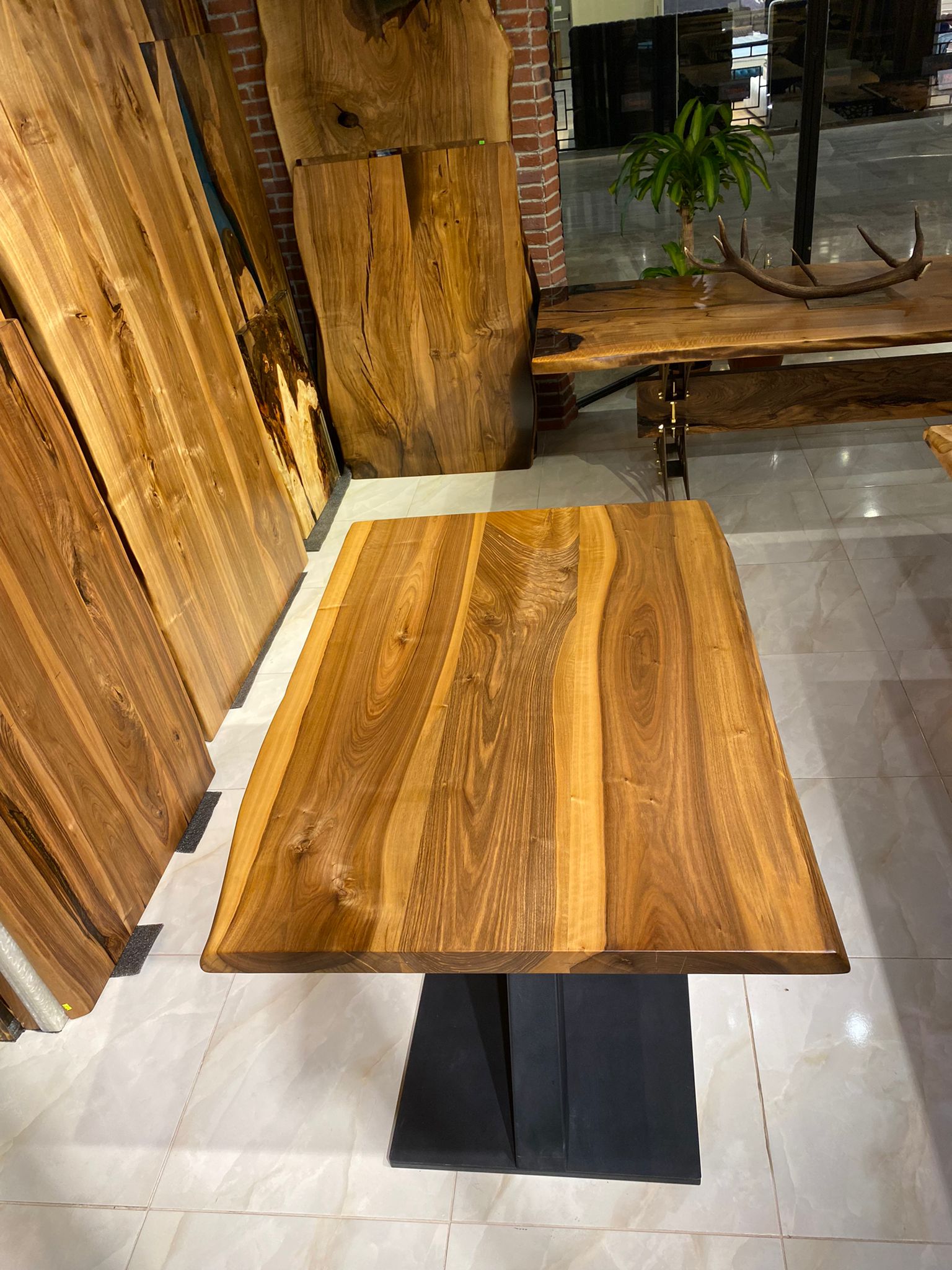 Walnut Table Btc 0250 – Gul Natural