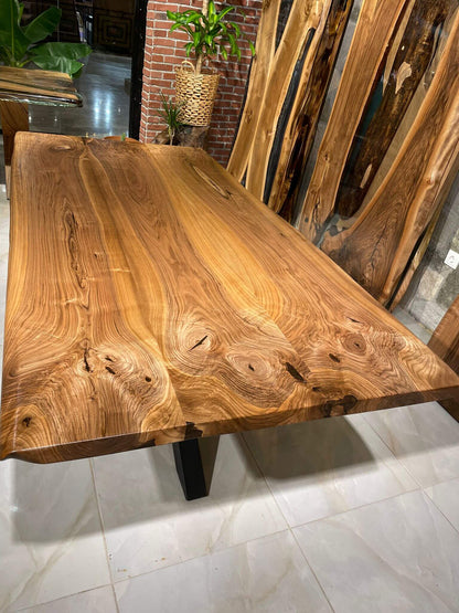 Walnut Table Btc 1015