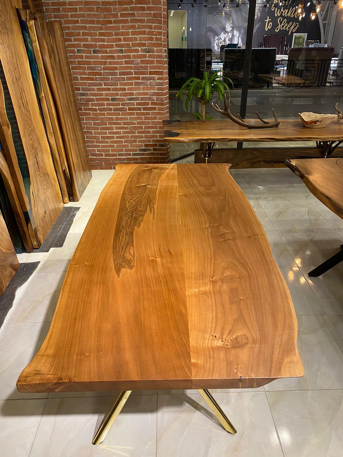 Walnut Table Btc 1023