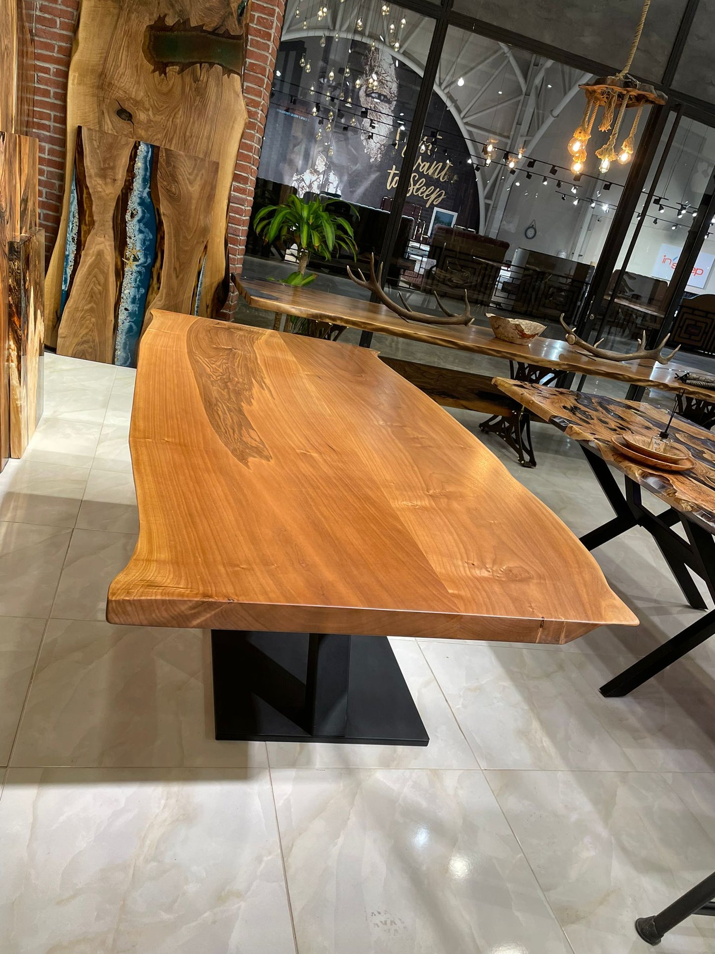 Walnut Table Btc 1023