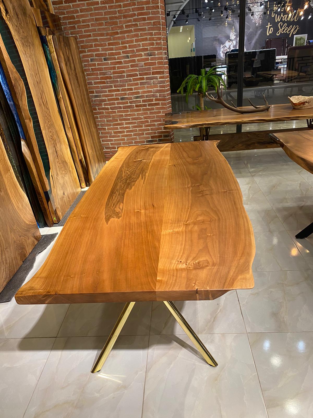 Walnut Table Btc 1023