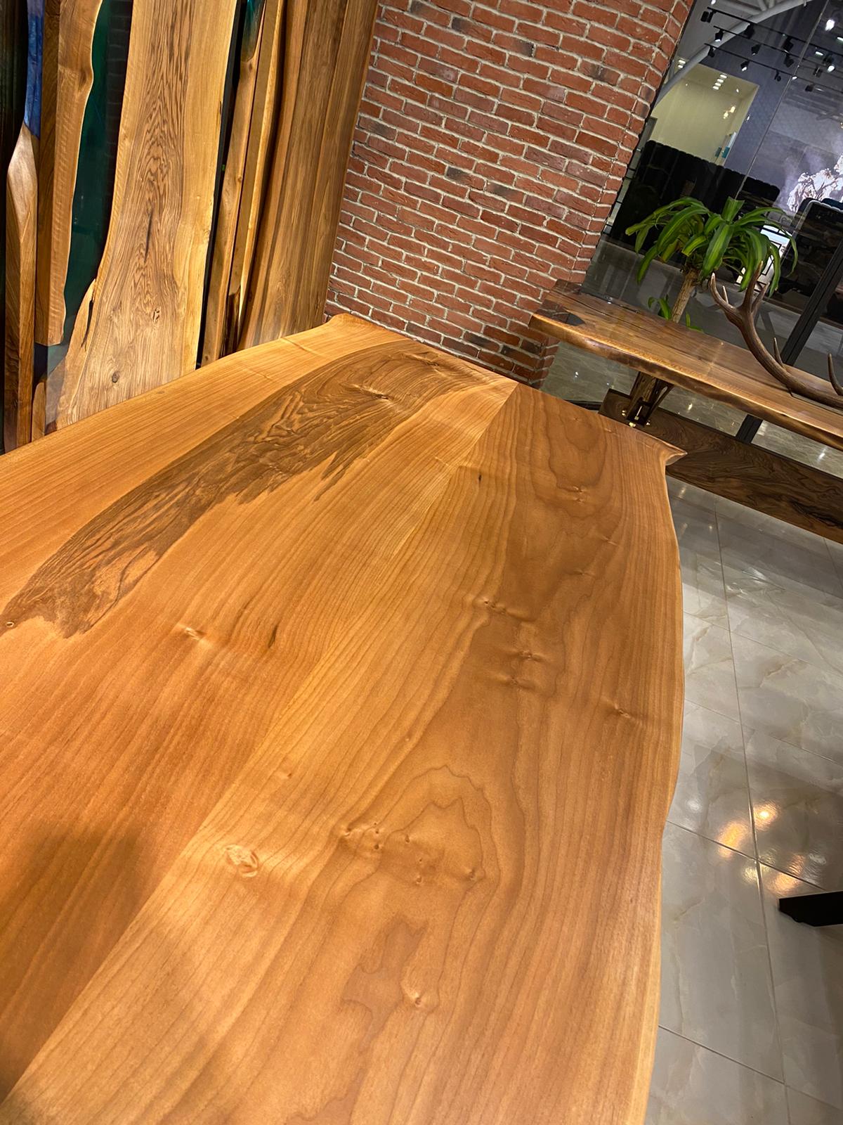 Walnut Table Btc 1023