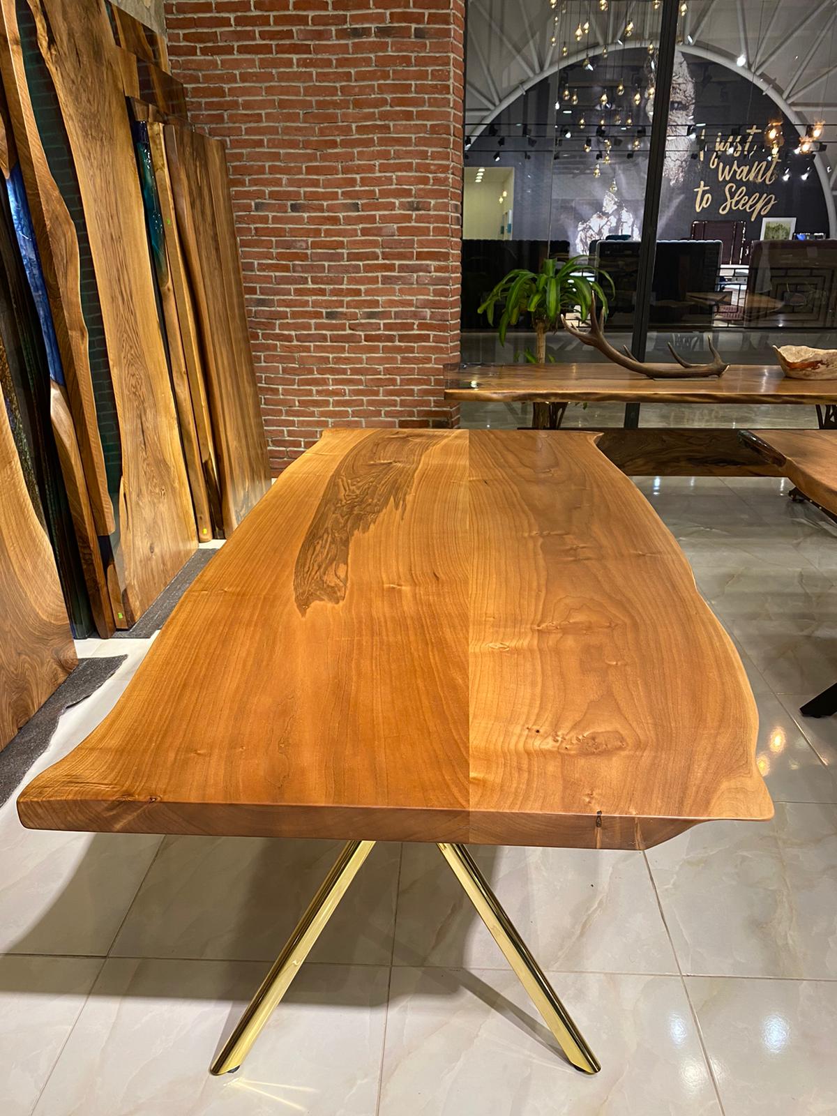 Walnut Table Btc 1023