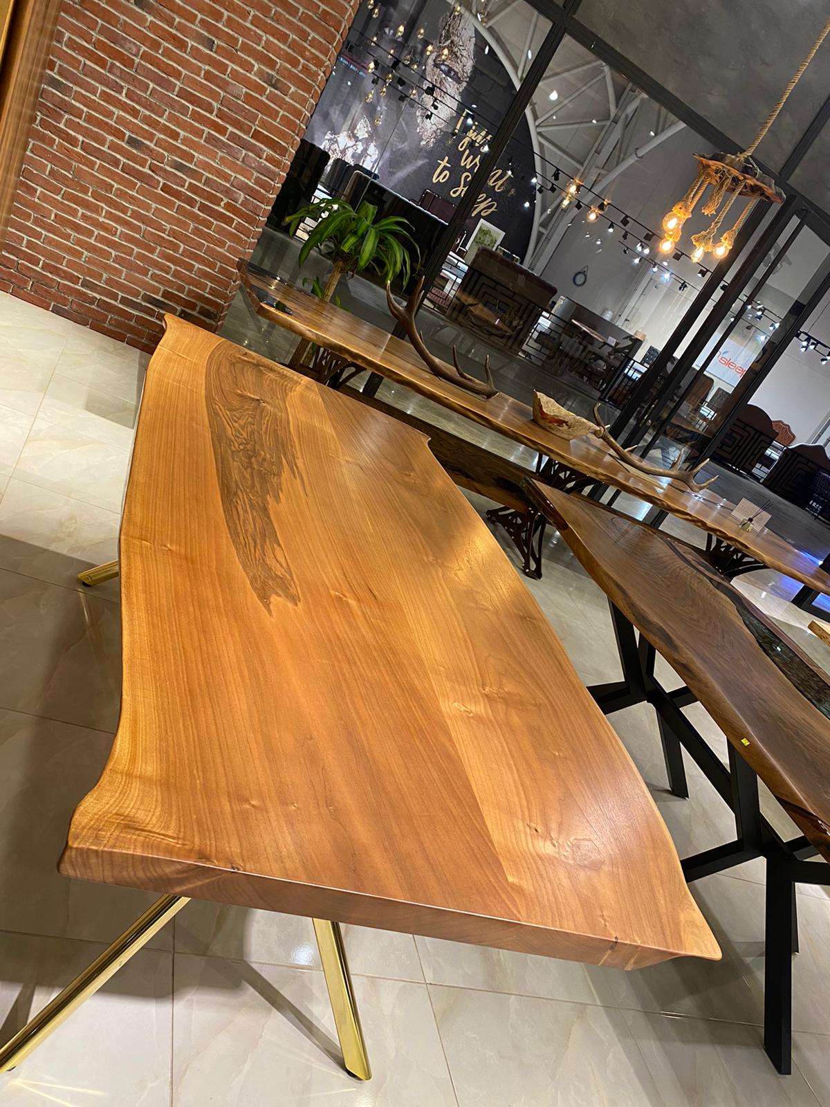 Walnut Table Btc 1023