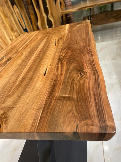 Walnut Table Btc 1033