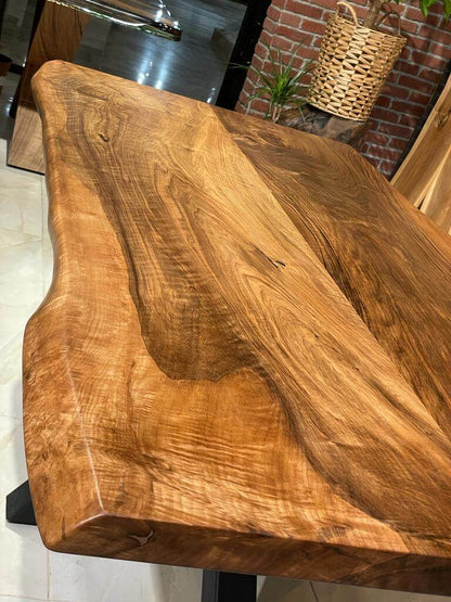 Walnut Table Btc 1035