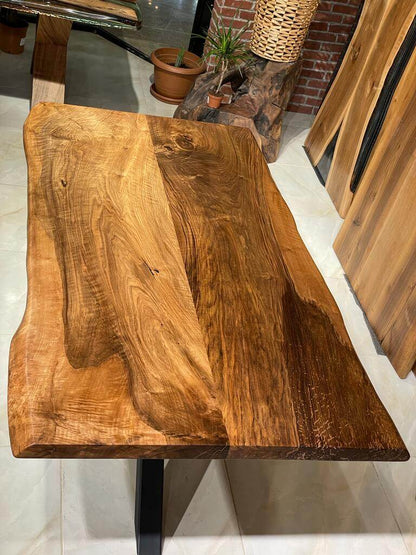 Walnut Table Btc 1035