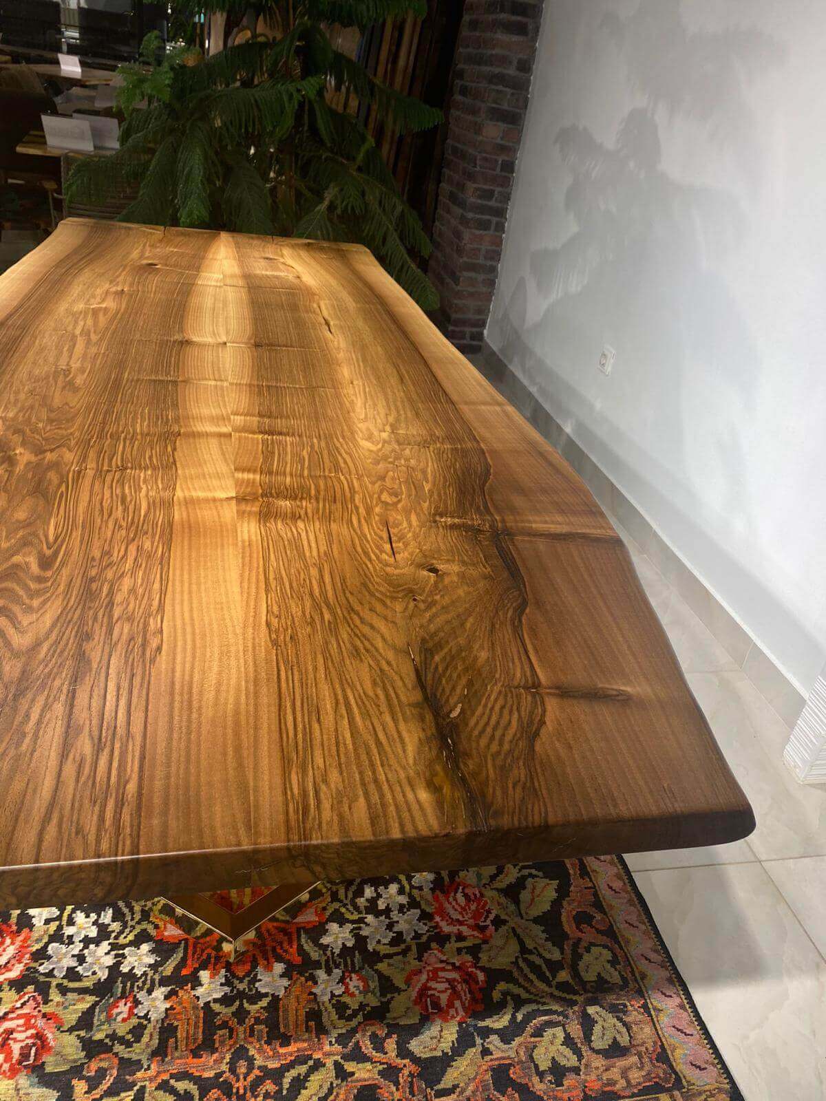 Walnut Table Btc 1042