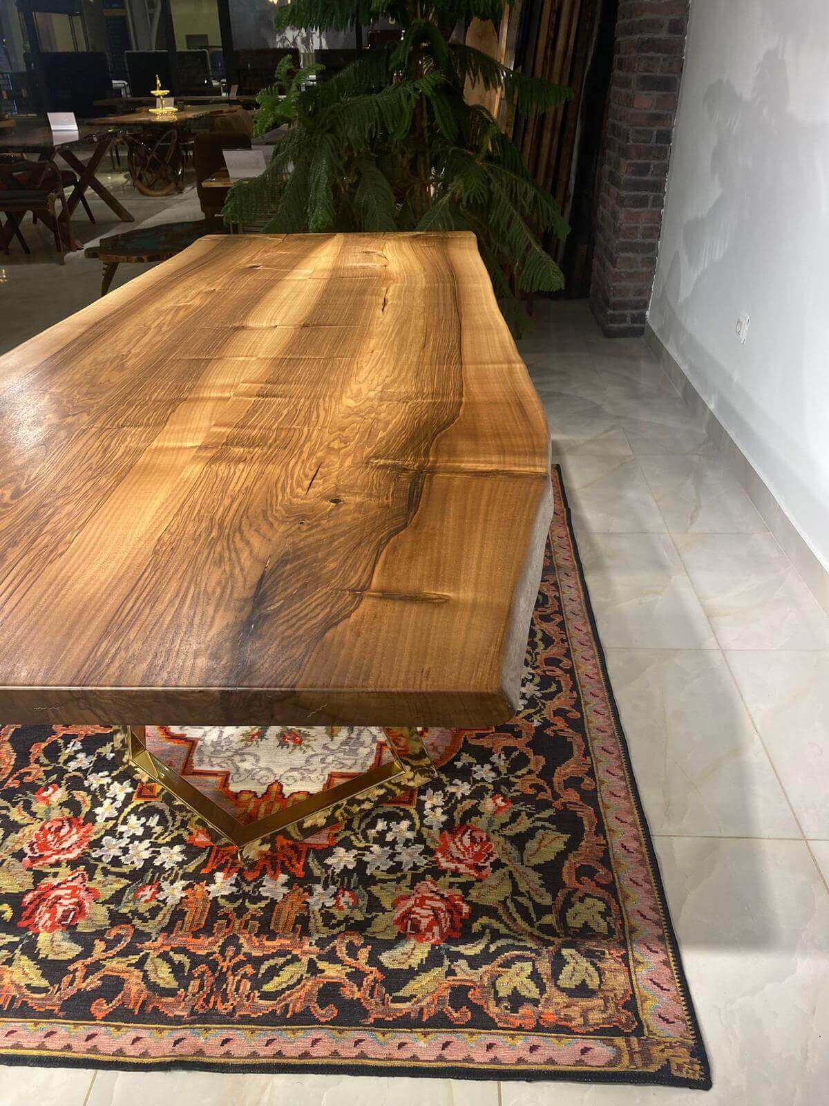 Walnut Table Btc 1042