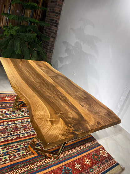 Walnut Table Btc 1044