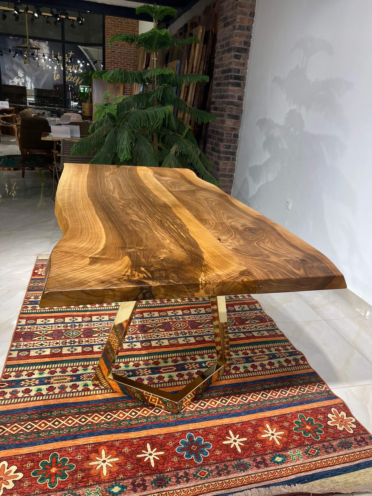 Walnut Table Btc 1044