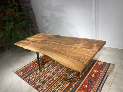 Walnut Table Btc 1051