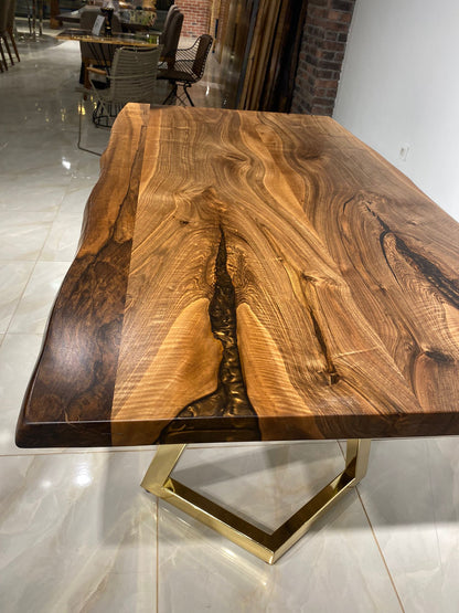 Walnut Table Btc 1059