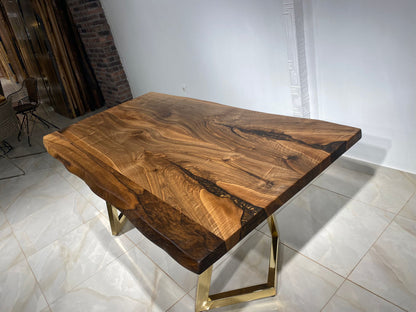 Walnut Table Btc 1059