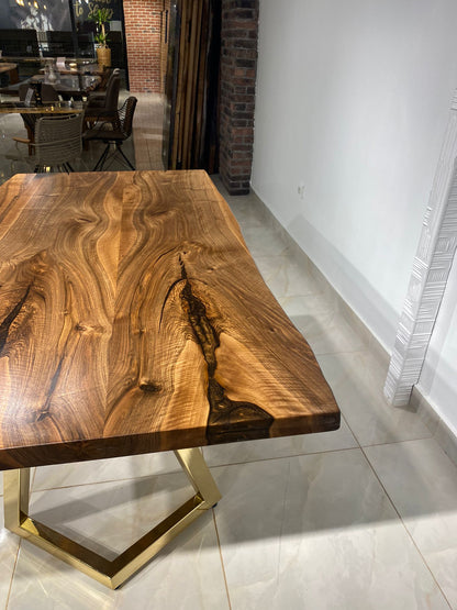 Walnut Table Btc 1059