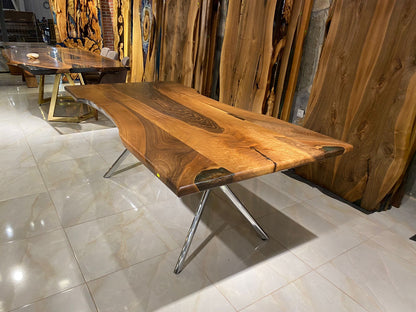 Walnut Table Btc 1067