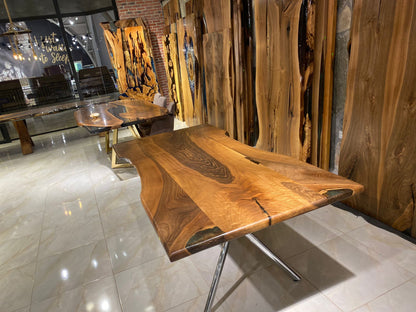 Walnut Table Btc 1067