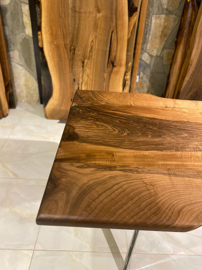 Walnut Table Btc 1067