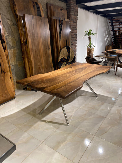 Walnut Table Btc 1067