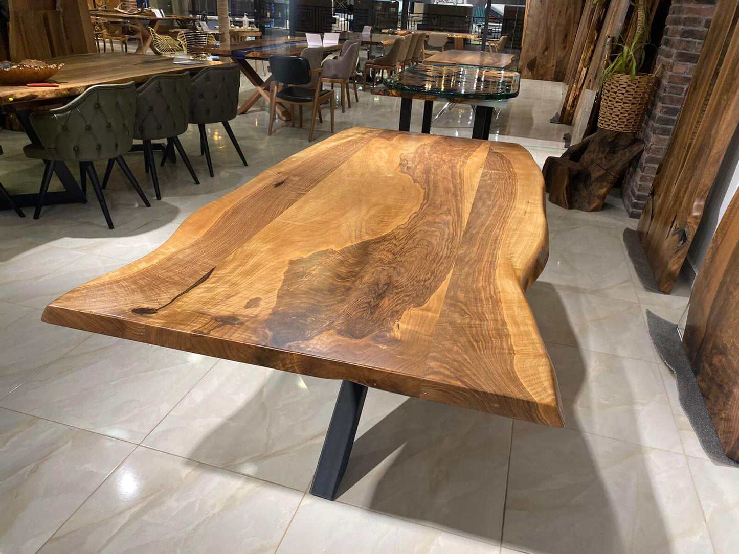 Walnut Table Btc 1082