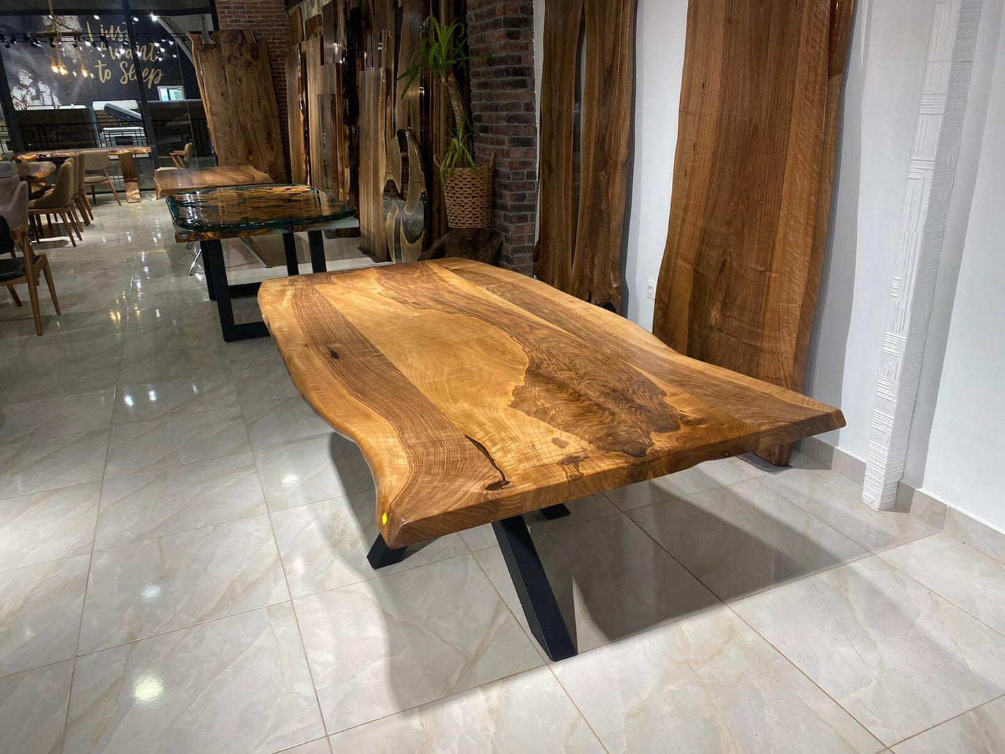 Walnut Table Btc 1082