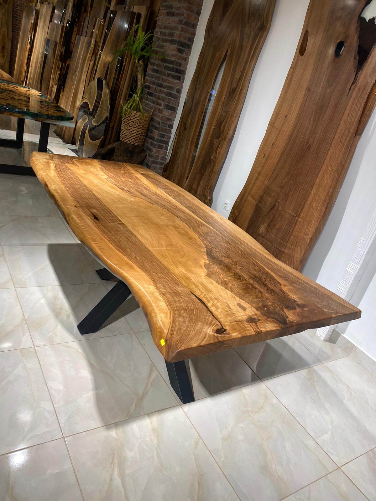 Walnut Table Btc 1082