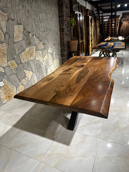 Walnut Table Btc 1098