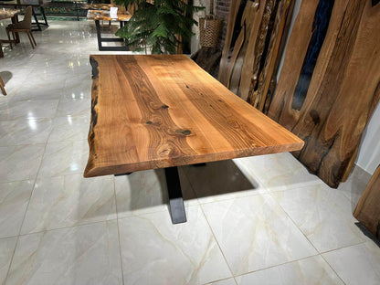 Walnut Table Btc 1121