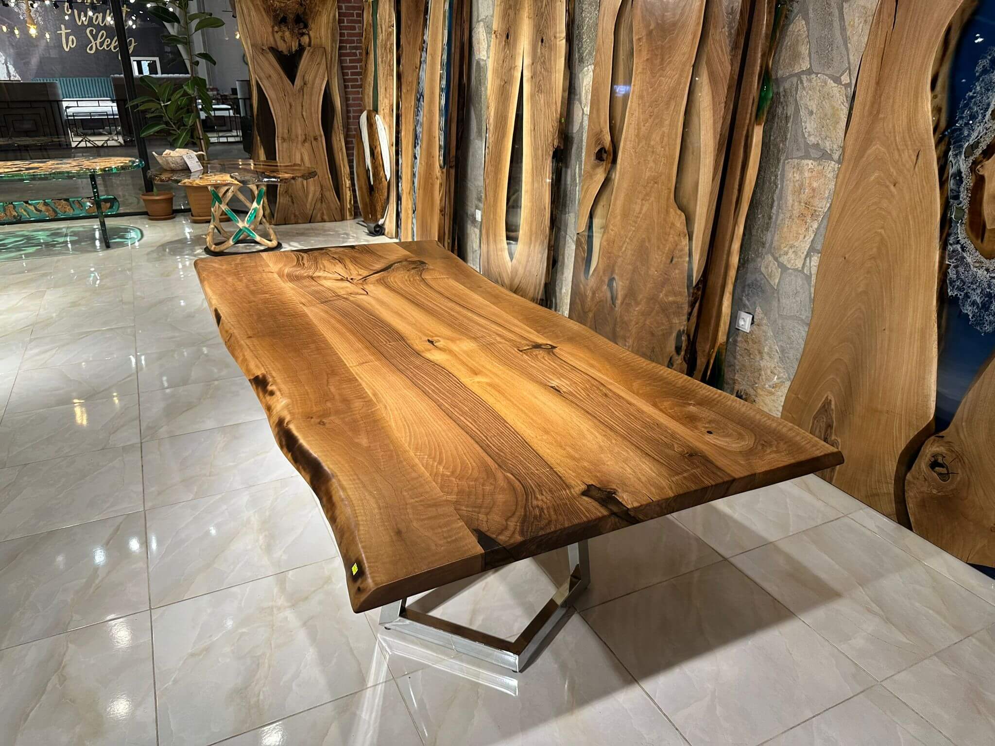 Walnut Table Btc 1131 – Gul Natural