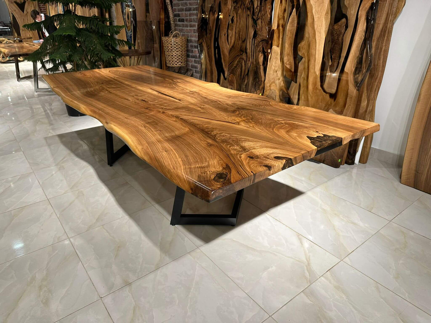 Walnut Table Btc 1132