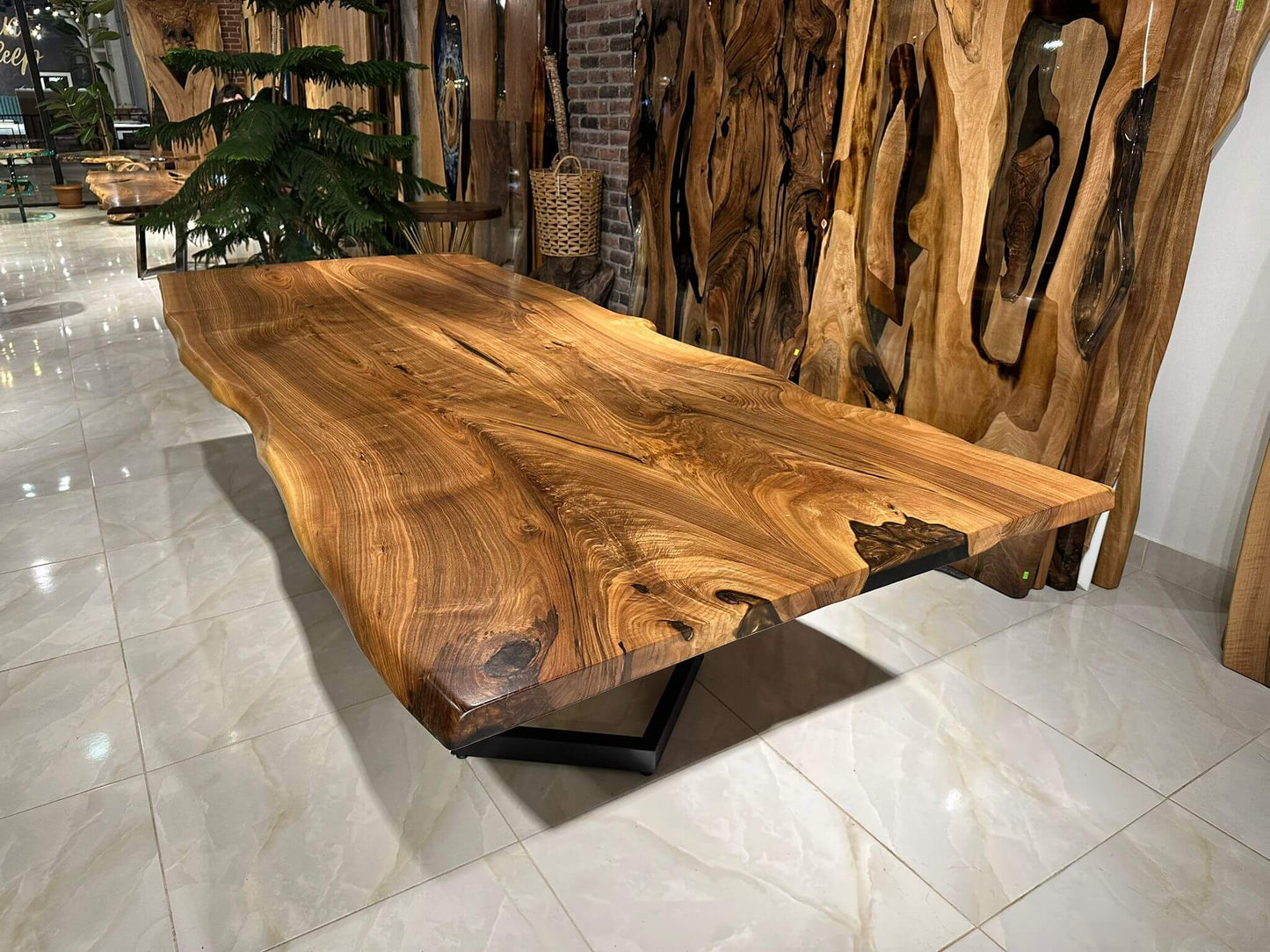 Walnut Table Btc 1132