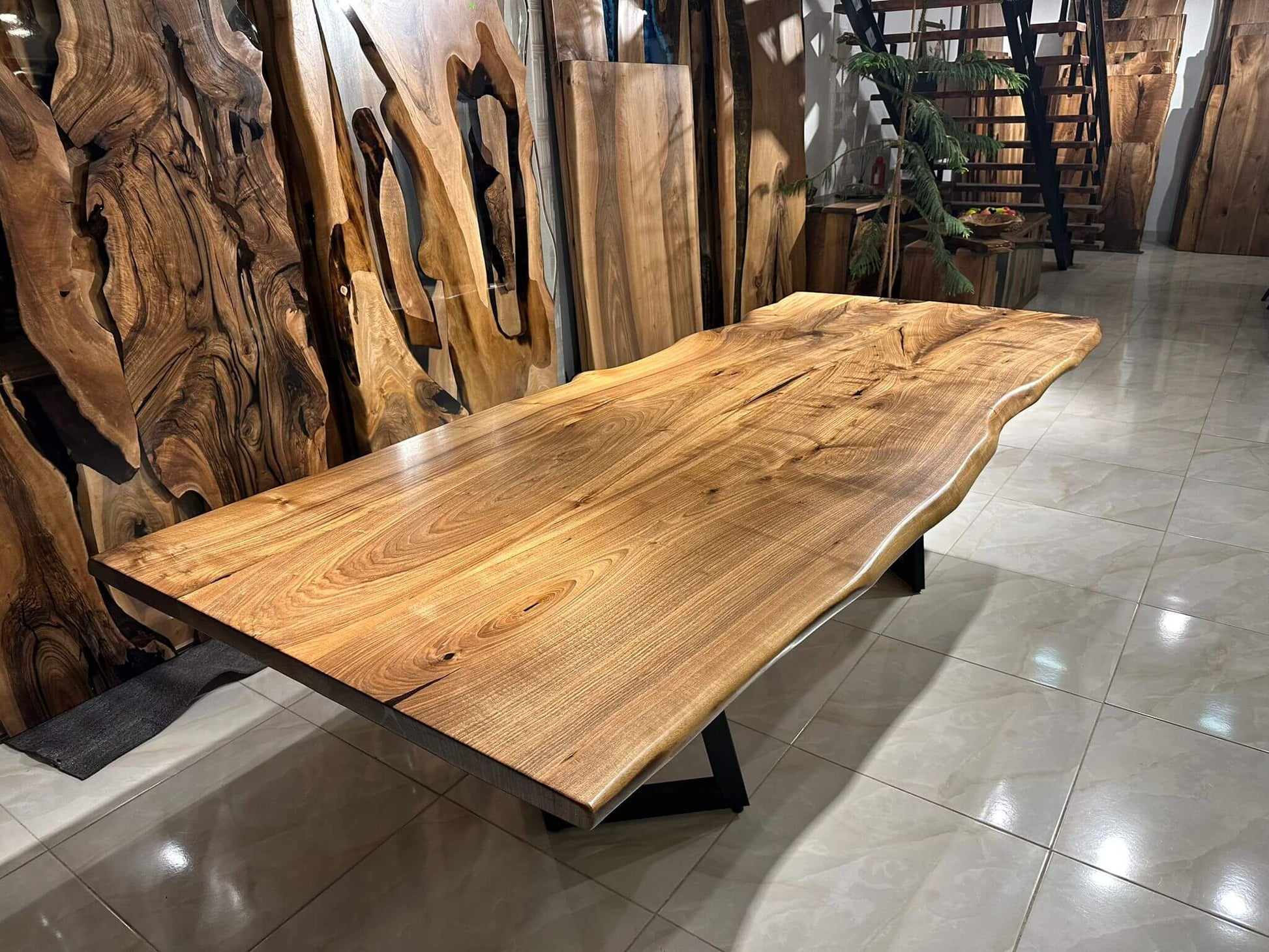 Walnut Table Btc 1132