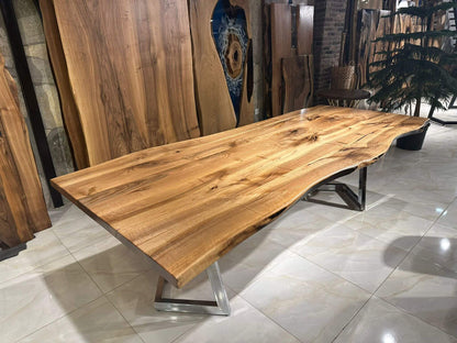 Walnut Table Btc 1135