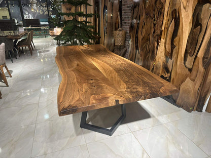 Walnut Table Btc 1137