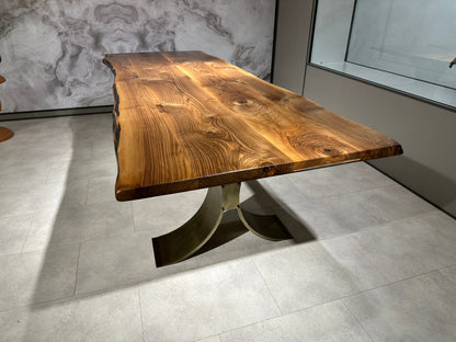 Walnut Table Btc 1151