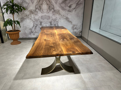 Walnut Table Btc 1151