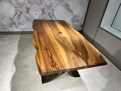 Walnut Table Btc 1152