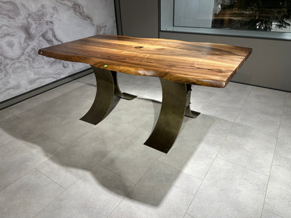 Walnut Table Btc 1152