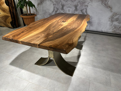 Walnut Table Btc 1152