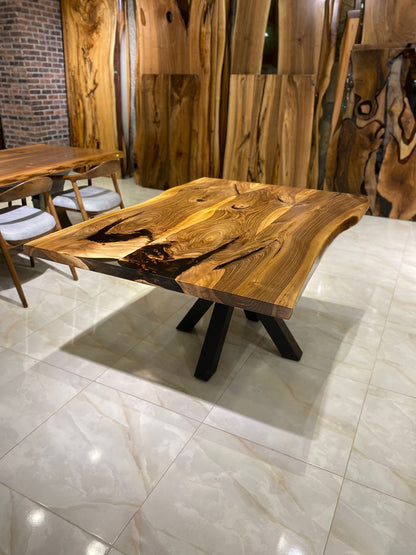 Walnut Table Btc 1157