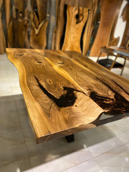 Walnut Table Btc 1157