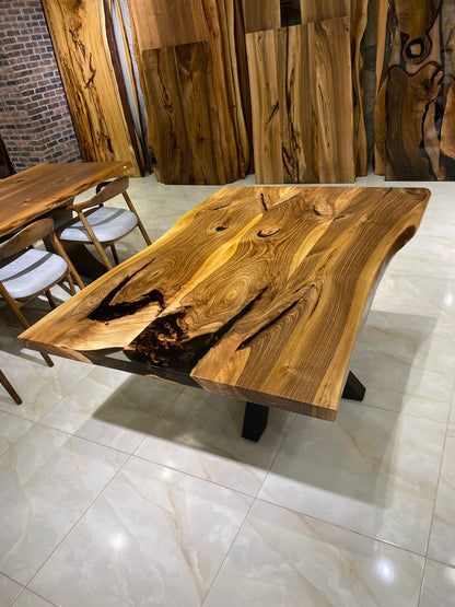 Walnut Table Btc 1157