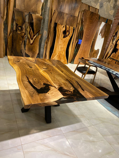 Walnut Table Btc 1157