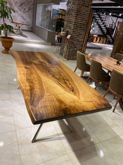 Walnut Table Btc 1158