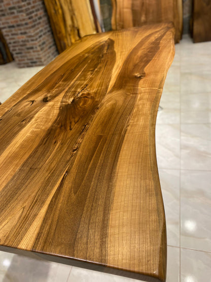 Walnut Table Btc 1158