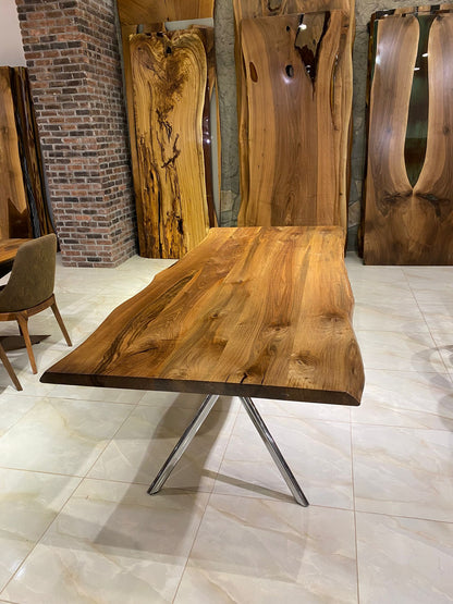 Walnut Table Btc 1159