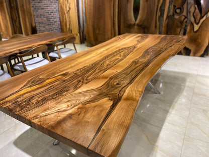 Walnut Table Btc 1161