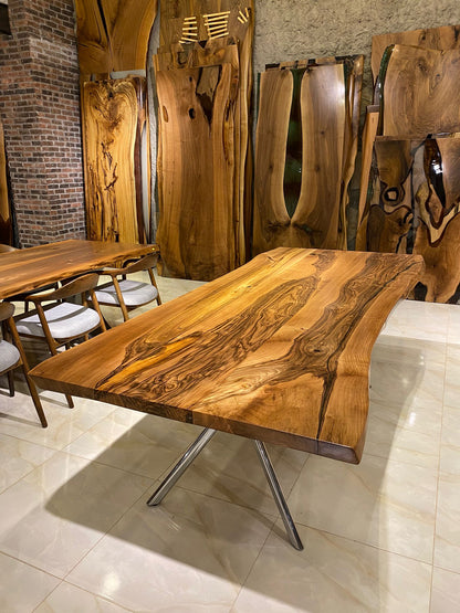 Walnut Table Btc 1161