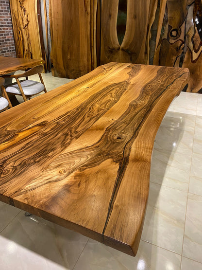 Walnut Table Btc 1161