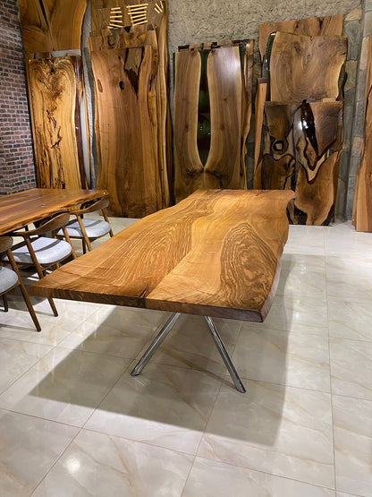 Walnut Table Btc 1162